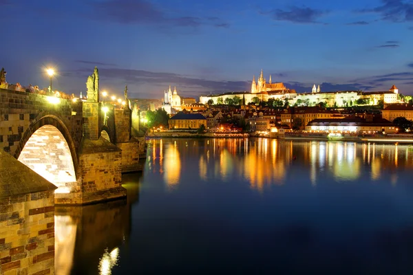 Prague castle and Charles bridge — Stock Photo, Image