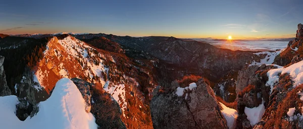 Panoramic mountain winter landscape — Stock Photo, Image