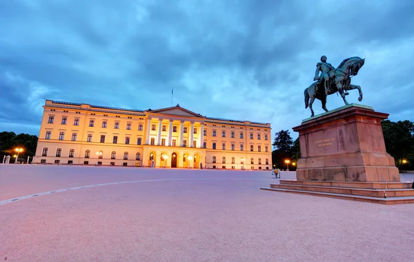 在奥斯陆举行的皇家宫殿 — 图库照片