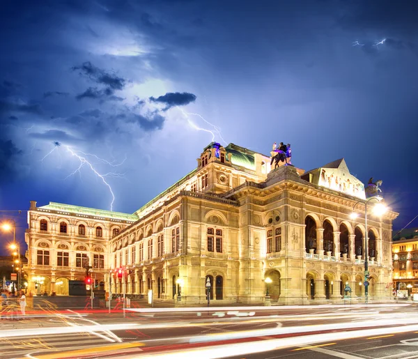 La ópera estatal de Viena en tormenta — Foto de Stock