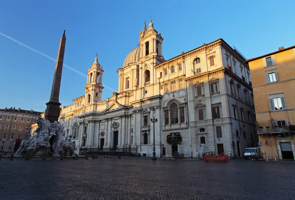 Piazza navona alacakaranlıkta. Roma, İtalya. — Stok fotoğraf