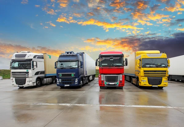 LKW - Güterverkehr lizenzfreie Stockbilder