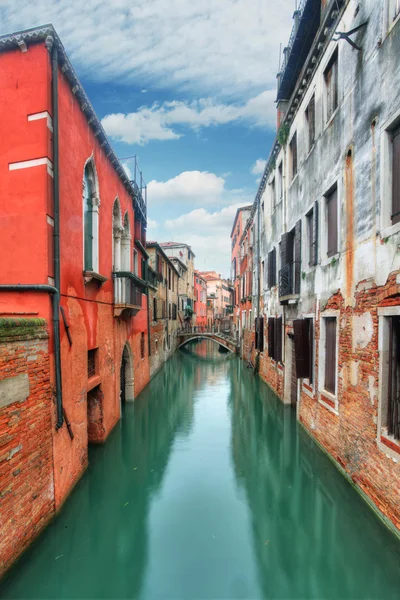 Canal em Veneza, Itália durante o dia — Fotografia de Stock