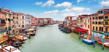 Venedik - büyük kanal ve Rialto Köprüsü