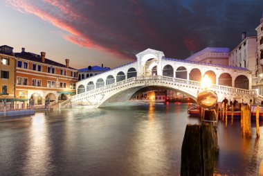 Venedik - büyük kanal ve Rialto Köprüsü