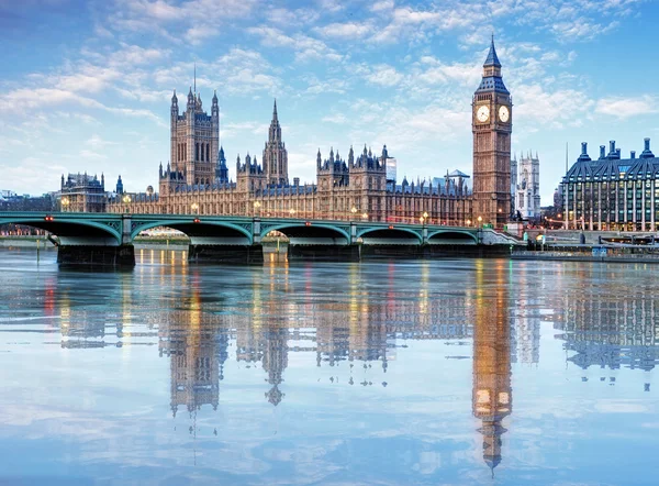 Londra - big Ben'e ve Parlamento, İngiltere evler — Stok fotoğraf