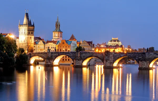 Ponte de Praga à noite — Fotografia de Stock