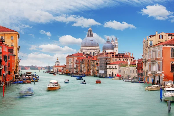 Canal Grande z Bazyliką Santa Maria della Salute w Wenecji — Zdjęcie stockowe