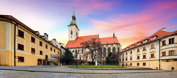 Братислава - Собор Святого Мартина, Словакия — стоковое фото