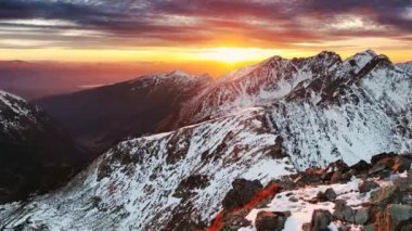 görkemli günbatımı manzara dağlar kış
