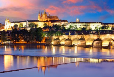 Prag Kalesi ve Charles Köprüsü
