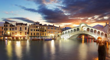 Venedik - büyük kanal ve Rialto Köprüsü