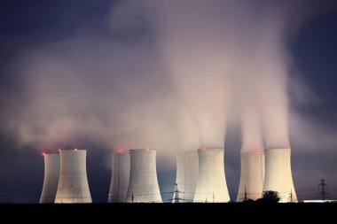 gece nükleer enerji santrali