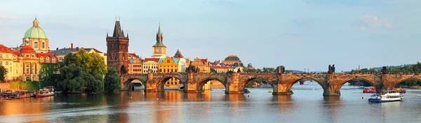 Panorama of Charles bridge in Prague, Czech republic — Stock Photo, Image