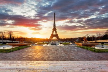 Paris, Eyfel Kulesi, gündoğumu.