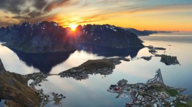 Dağ sahil manzarası, günbatımı, Norveç hareket