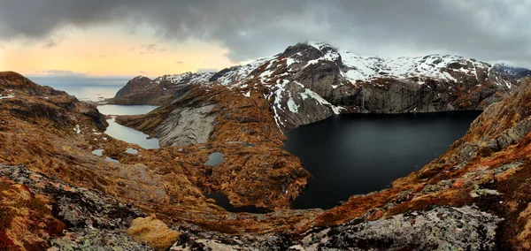 ノルウェー ロフォーテン諸島 - moskenesoya の山のパノラマ — ストック写真