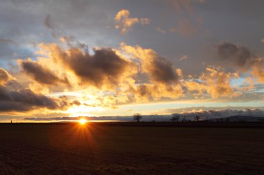 gün batımı çayır