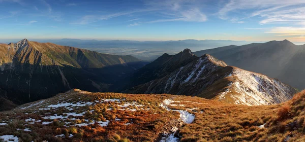 Montaña puesta del sol otoño Tatra paisaje, Eslovaquia — Foto de Stock