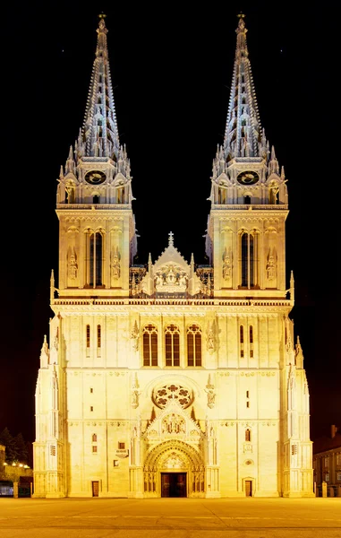 Загребский собор ночью, Хорватия . — стоковое фото