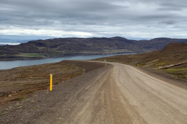 Rota vazia de cascalho em Westfjords - Islândia Fotografia De Stock