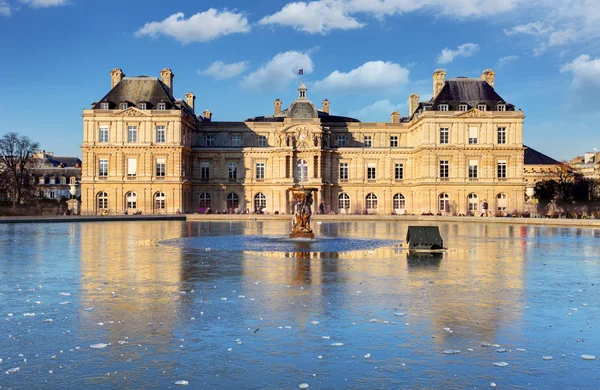 Lucemburský palác v Jardin du Luxembourg, Paříž, Francie — Stock fotografie