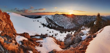 Slovakya kış dağ batımında - Velka Fatra