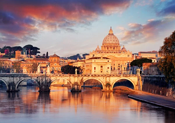 Ciudad del Vaticano con Basílica de San Pedro — Foto de Stock