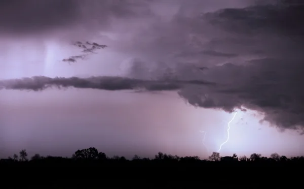 Fırtına yıldırım - manzara ile — Stok fotoğraf