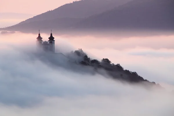Calvary içinde bulutlarda banska stiavnica, Slovakya — Stok fotoğraf
