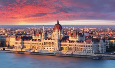 Dramatik gündoğumu Parlamento'da Budapeşte