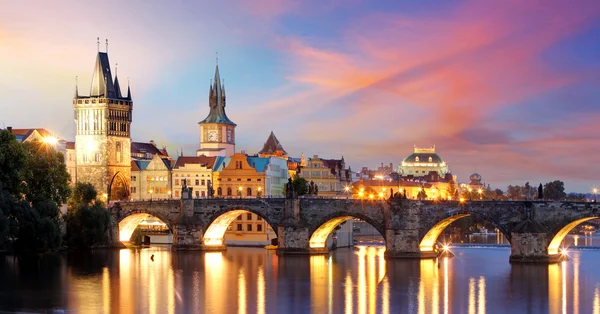 Praga - Puente de Carlos, República Checa —  Fotos de Stock