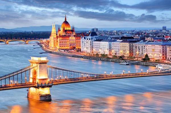 Budapest con ponte a catena e parlamento, Ungheria — Foto Stock