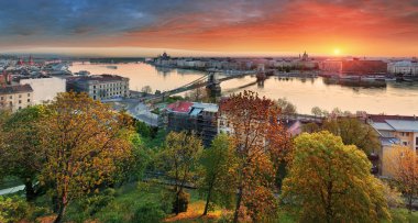 Budapeşte cityscape, gündoğumu, Macaristan Panoraması