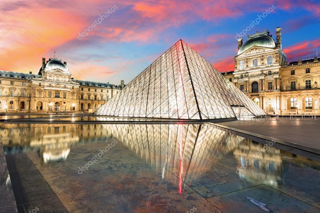 Louvre Museum in Paris at sunrise, France Stock Editorial Photo