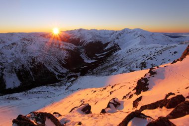Gündoğumu kış Tatra Dağları Panoraması