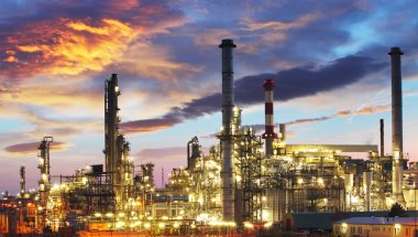 Petrol ve gaz endüstrisi - twilight rafinerisinde - fabrika