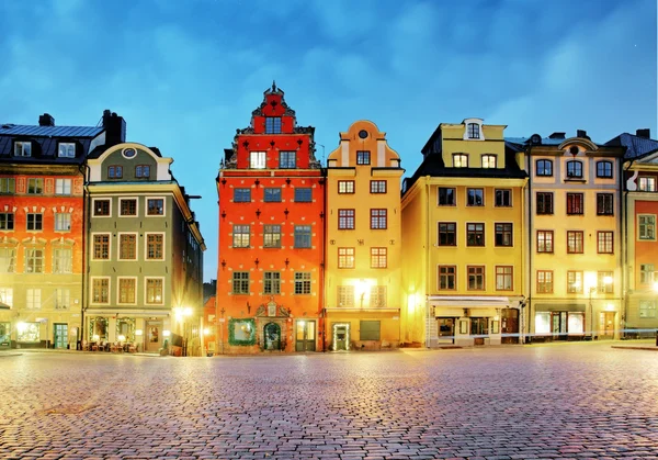 Régi házak a Lilla Torg tér éjjel. Stockholm, Svédország — Stock Fotó