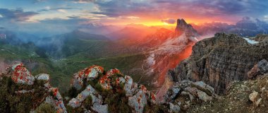dolomites alp dağ tepe nuv Panorama dramatik gün batımı