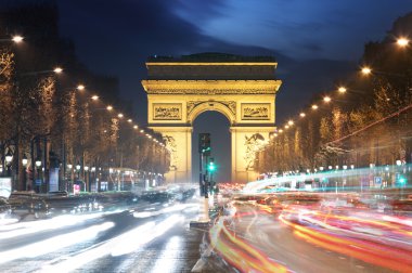 Arc De Triomphe ve hafif izler, Paris