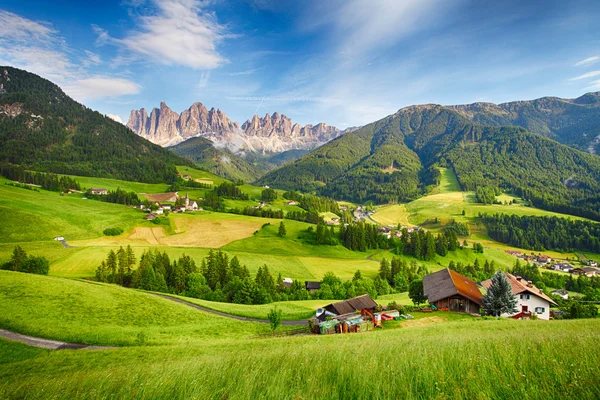 Dolomieten alpen, Berg - Val di Funes — Stockfoto