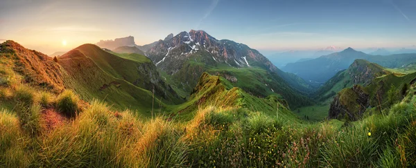 Mountain sunrise panorama in Dolomites, Passo Giau — Stockfoto