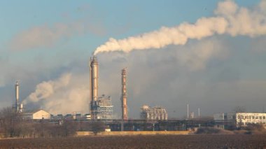 Fabrika - duman yığını