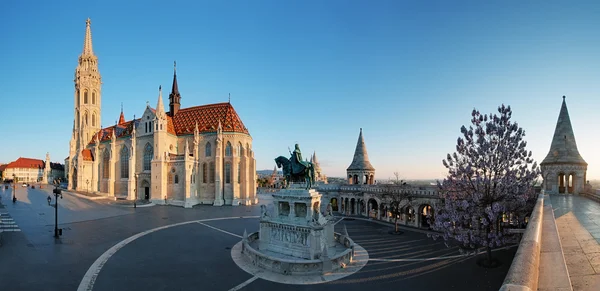 Fishermans bašta a kostel v Budapešti, Maďarsko - panorama — Stock fotografie