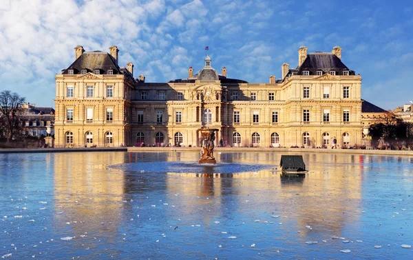 Paris - Luxembourg Palace in The Jardin — Stock Photo, Image