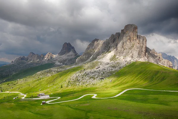 Mountain road in Italy Alps, Passo Giau — Stock Photo, Image