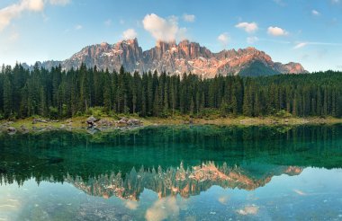 Dolomites Lake Karersee (Lago di Carezza), İtalya