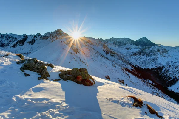 Panorama zimní Tatra hory při východu slunce — Stock fotografie