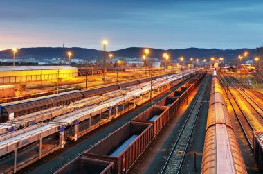 Tren taşımacılığı - kargo demiryolu sanayi