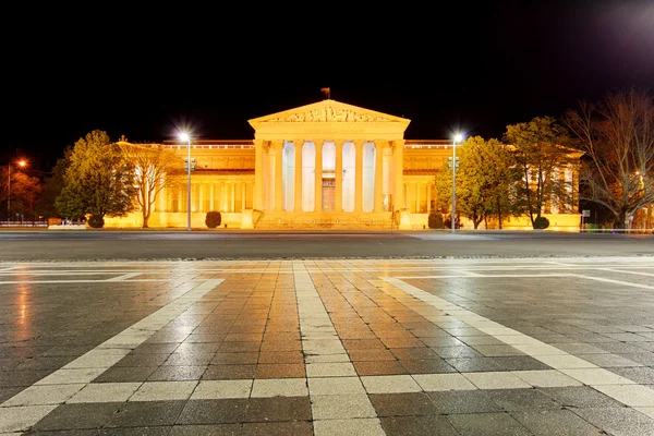 Budapest, Plaza de los Héroes por la noche — Foto de Stock
